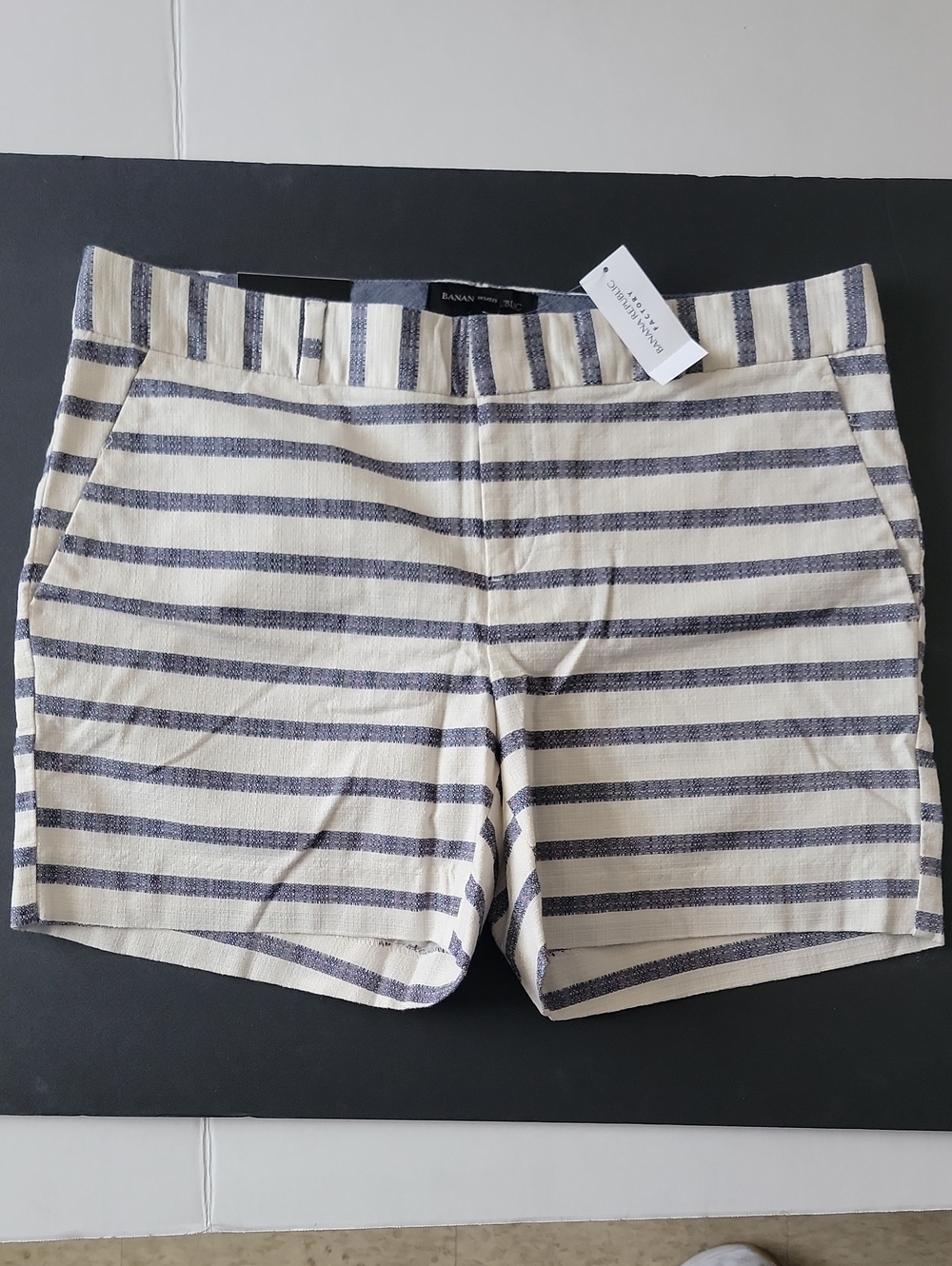 Banana Republic Navy and Cream Striped 5" Short